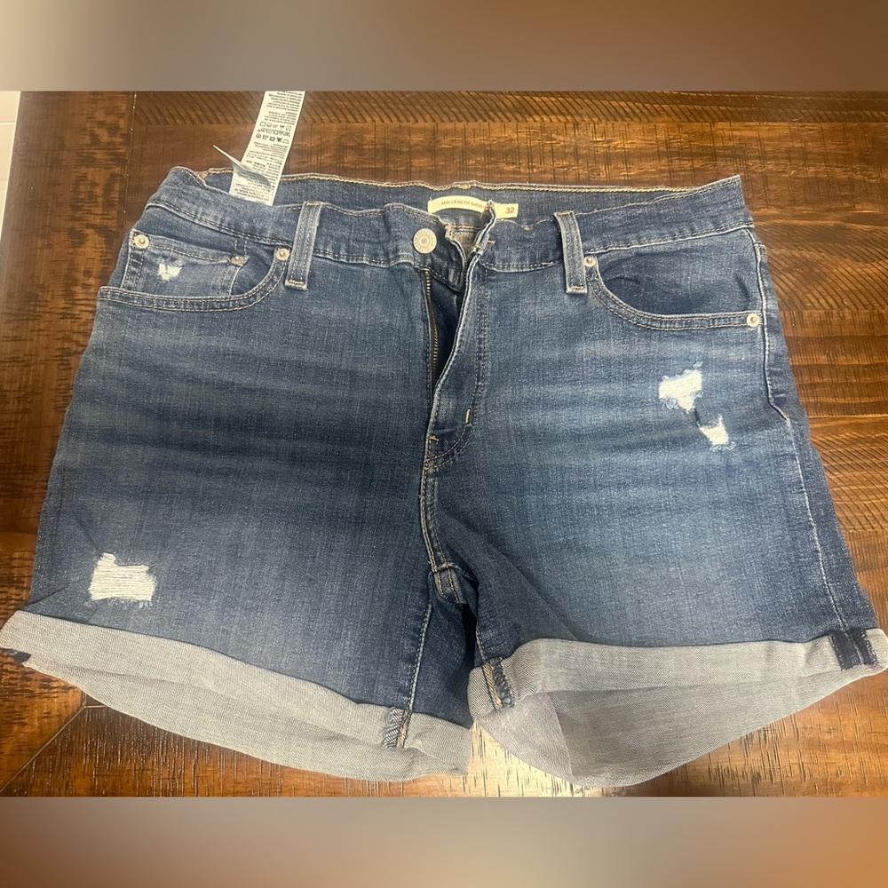 Women’s Levi denim shorts